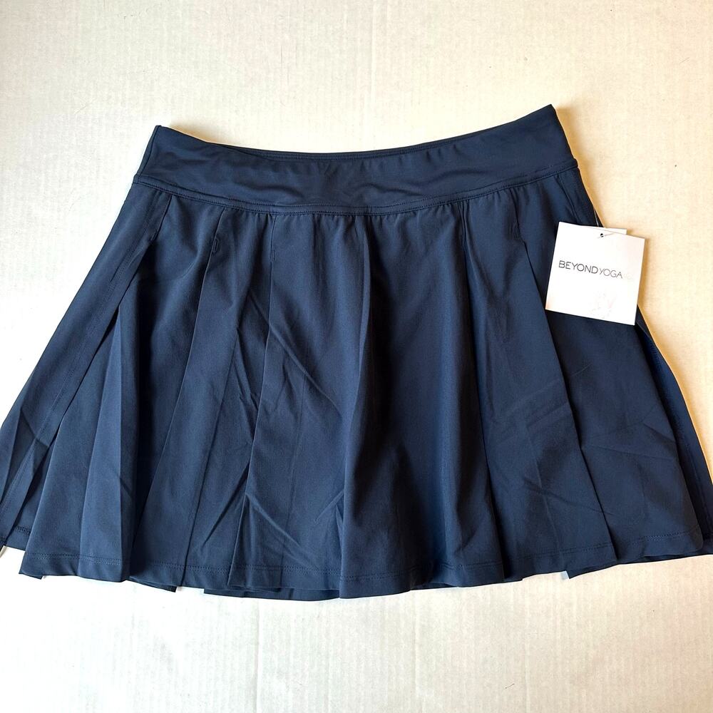 NEW Beyond Yoga Tennis Score Pleated Skort Sz Medium